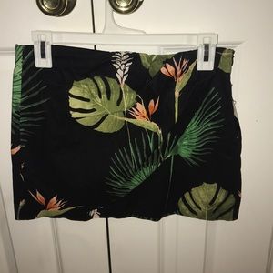 Black Zara floral print mini skirt- size 6